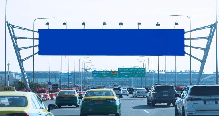 曼谷機場高速廣告